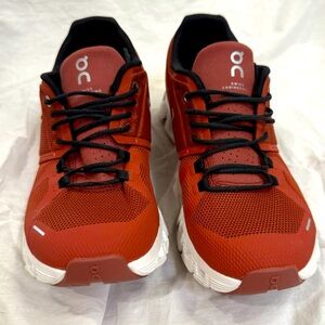 On Cloud, used like new! Size 10